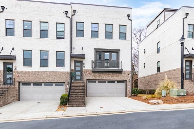 townhome / multi-family property featuring a garage