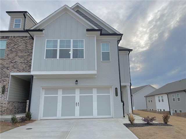 view of front of house featuring a garage