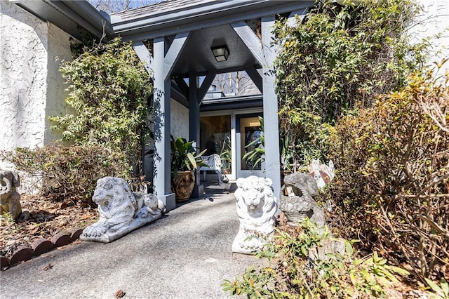 entrance to property with a patio