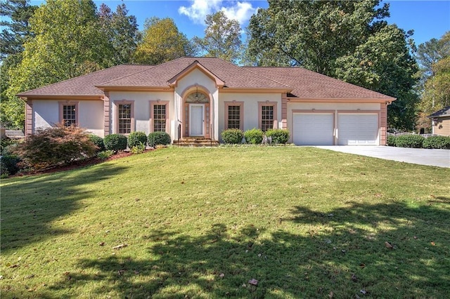 view of front of home featuring a front lawn and a garage