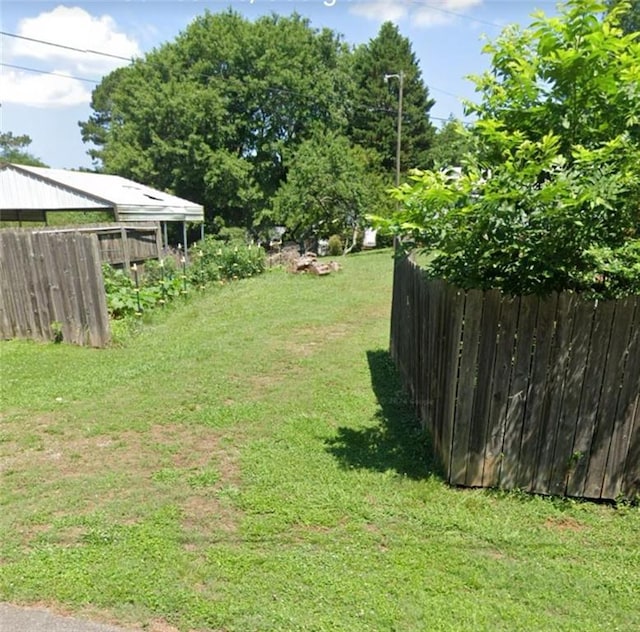 view of yard featuring fence