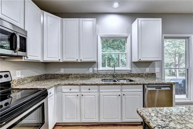 6520 Fairfield Trce, Suwanee, GA 30024 - kitchen with appliances with stainless steel finishes, plenty of natural light, white cabinetry, and recessed lighting