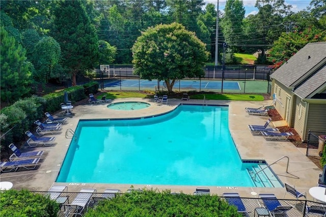 6520 Fairfield Trce, Suwanee, GA 30024 - community pool with a hot tub and a patio