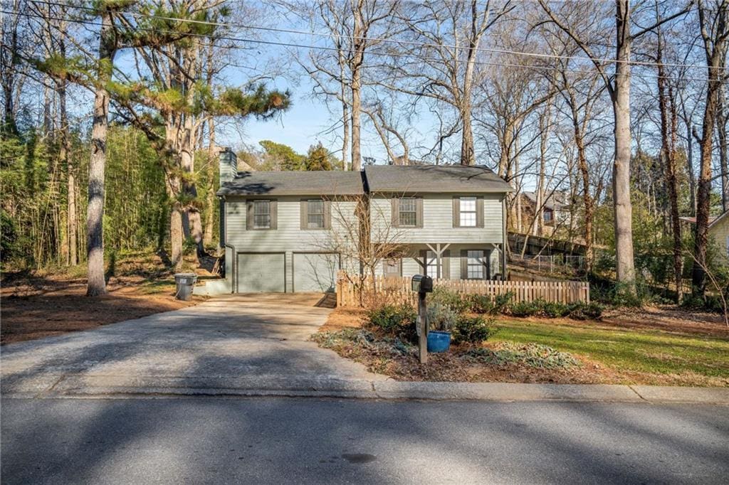 view of front of property featuring a garage