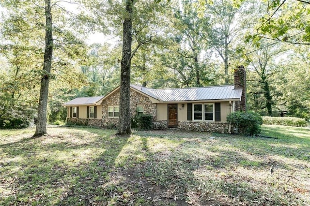 ranch-style home featuring a front yard