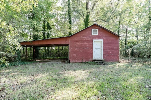 view of outdoor structure featuring a yard