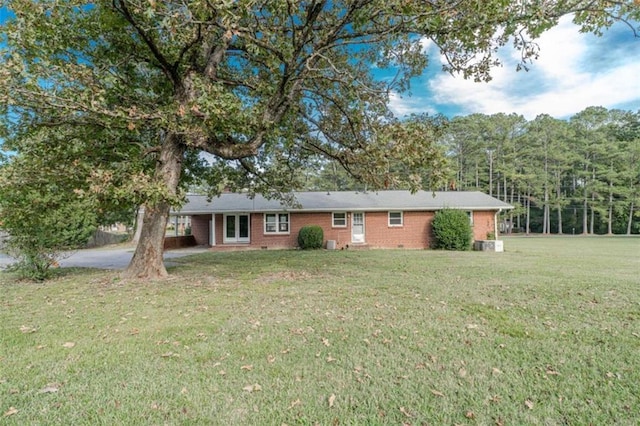 view of front of house with a front lawn