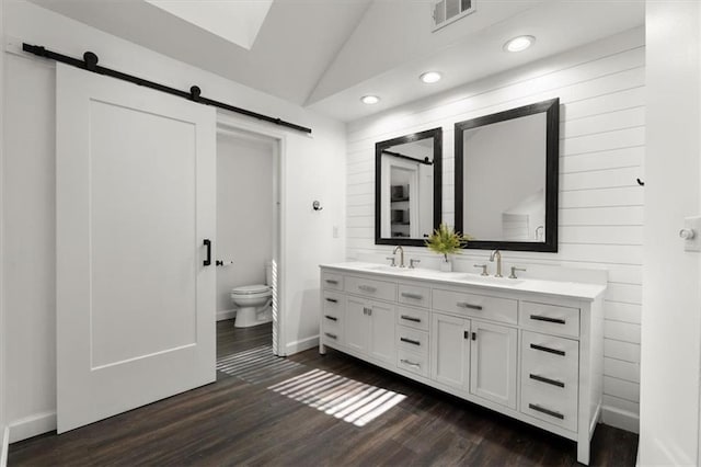 carpeted bedroom with ornamental molding, ceiling fan, and a closet