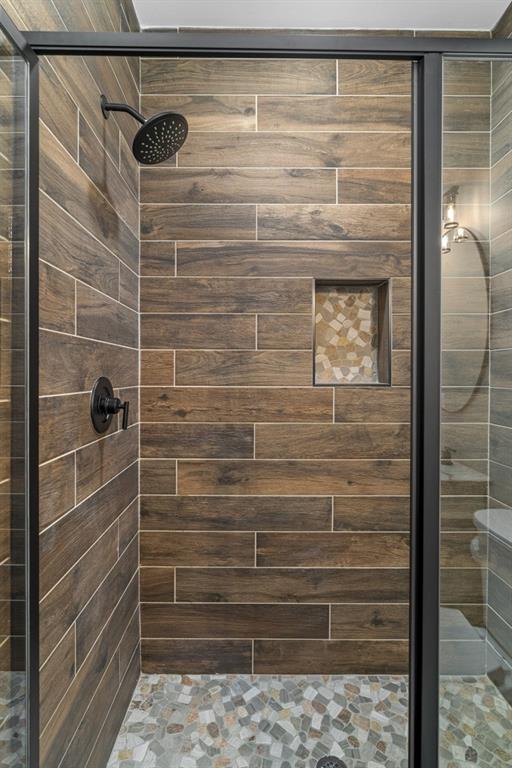 407 Estates View Dr, Acworth, GA 30101 - full bath with a shower stall