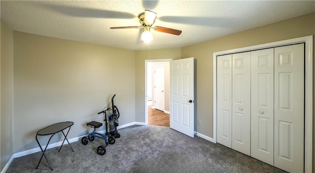 workout room featuring carpet flooring, baseboards, and a ceiling fan
