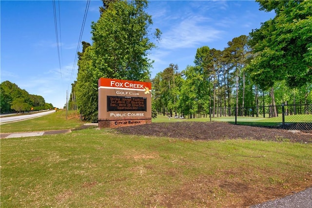 view of home's community featuring a yard