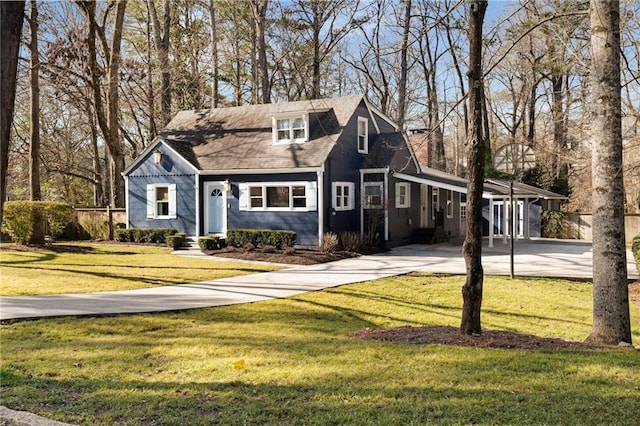 view of front of home with a carport, driveway, and a front lawn