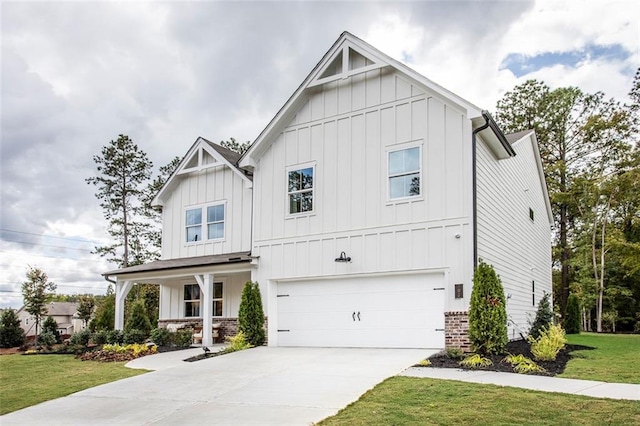 view of front facade with a garage and a front yard