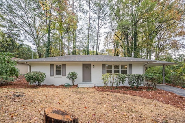 single story home with a carport