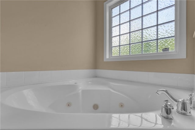 102 Plantation Dr, Lagrange, GA 30277 - full bathroom with a jetted tub