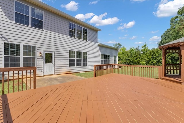 102 Plantation Dr, Lagrange, GA 30277 - view of wooden terrace