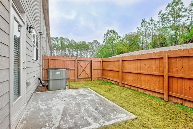 view of yard featuring cooling unit and a patio