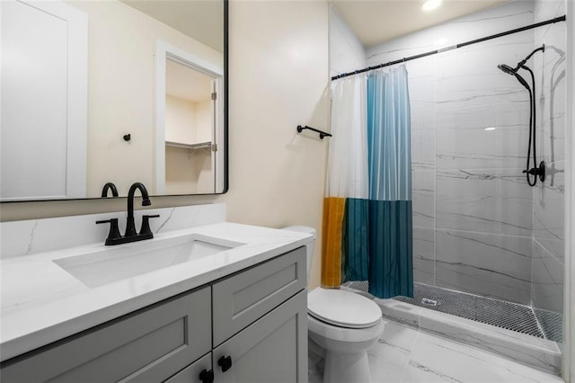 bathroom featuring a shower with curtain, vanity, and toilet