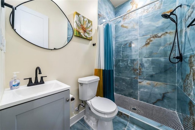 bathroom with vanity, curtained shower, and toilet