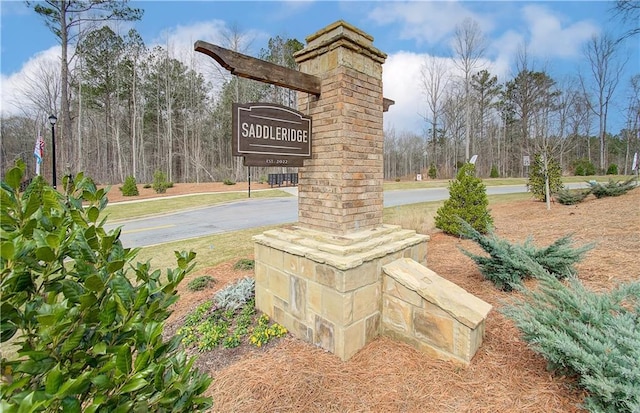 view of community / neighborhood sign