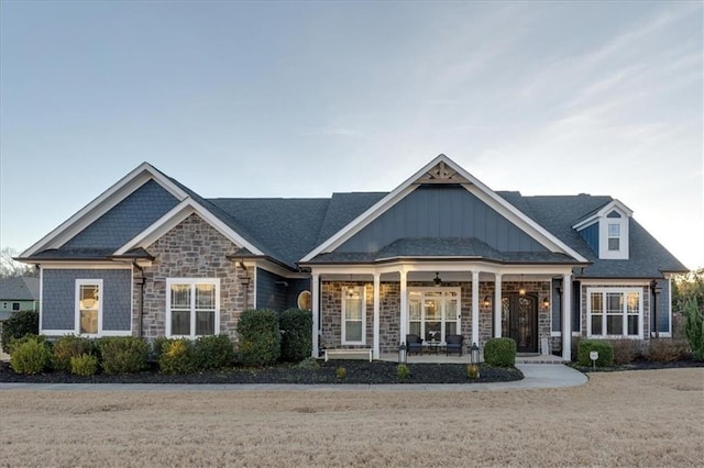 view of front of house featuring a porch and a front yard