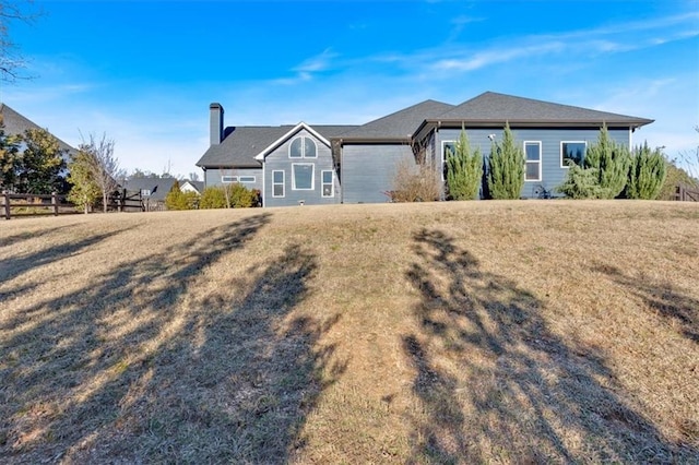 view of front of house with a front lawn