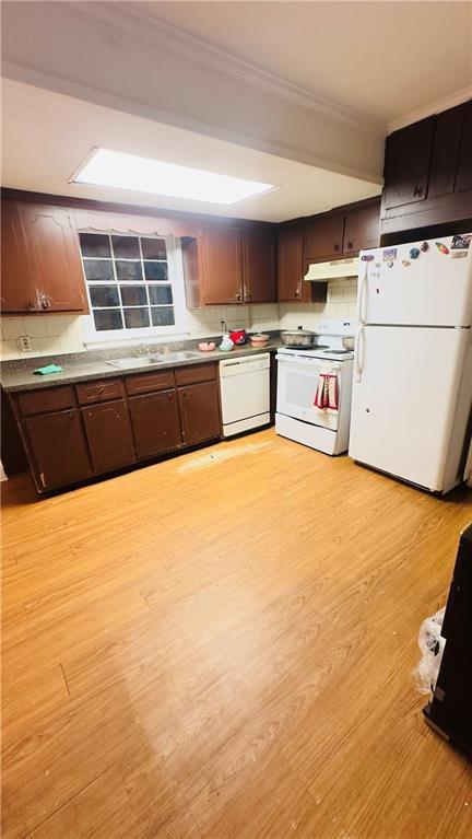 kitchen with white appliances, sink, ornamental molding, light hardwood / wood-style floors, and dark brown cabinetry