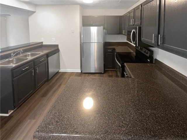 1097 Rock Creek Ln, Norcross, GA 30093 - kitchen with appliances with stainless steel finishes, sink, dark wood-type flooring, and kitchen peninsula