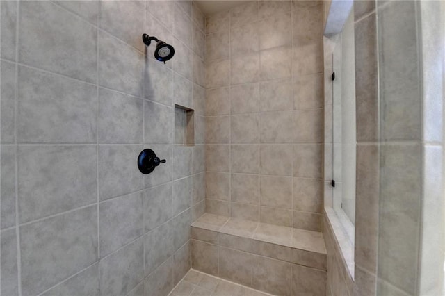 bathroom featuring tiled shower