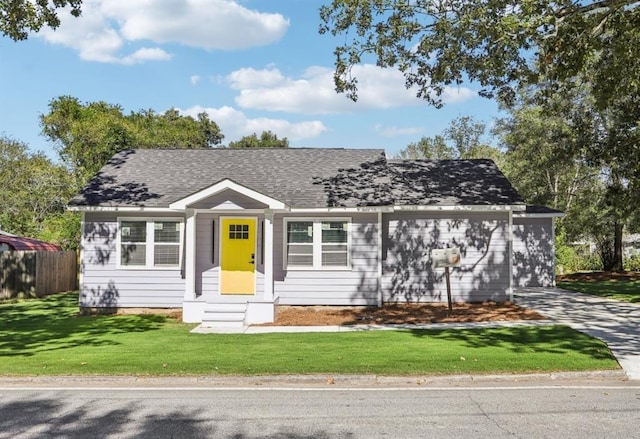 view of front facade with a front yard