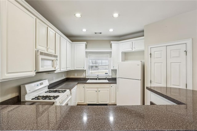 kitchen featuring visible vents, a sink, recessed lighting, white appliances, and crown molding