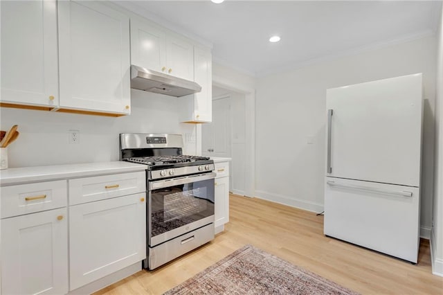 5601 Due W Rd, Powder Springs, GA 30127 - kitchen featuring stainless steel gas range oven, under cabinet range hood, freestanding refrigerator, light wood-style floors, and ornamental molding