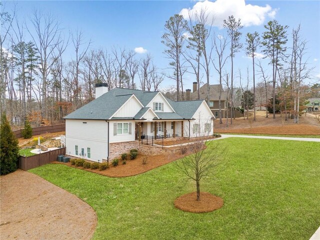 view of front of house with a front lawn