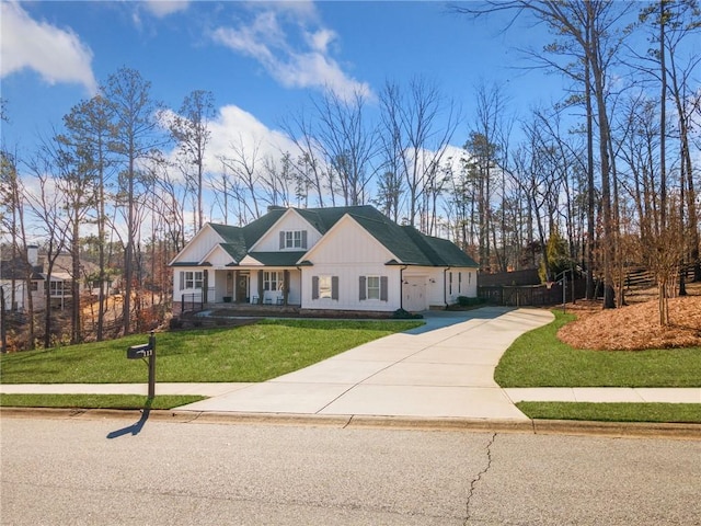 view of front of house featuring a front yard