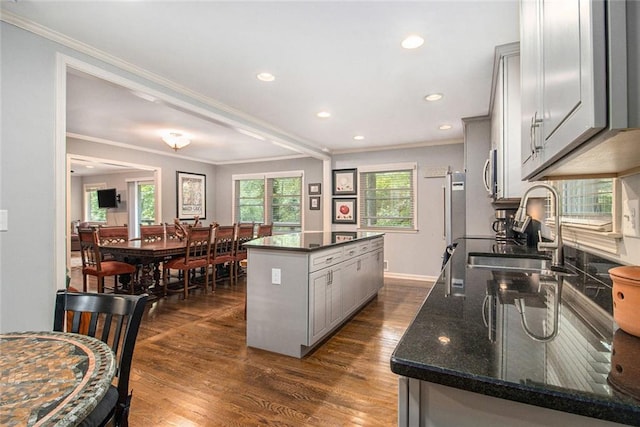 6590 Williamson Dr NE, Atlanta, GA 30328 - kitchen featuring crown molding, a center island, a sink, gray cabinetry, and dark wood finished floors