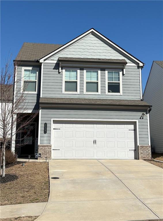 view of front of home with a garage and driveway