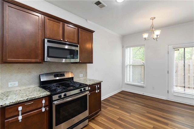 kitchen with stainless steel appliances, a chandelier, dark wood-style flooring, decorative backsplash, and crown molding