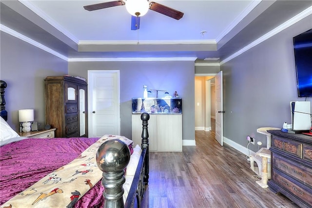 bedroom with hardwood / wood-style floors, crown molding, and ceiling fan