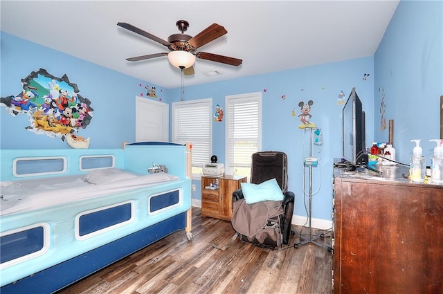 bedroom featuring dark hardwood / wood-style floors and ceiling fan