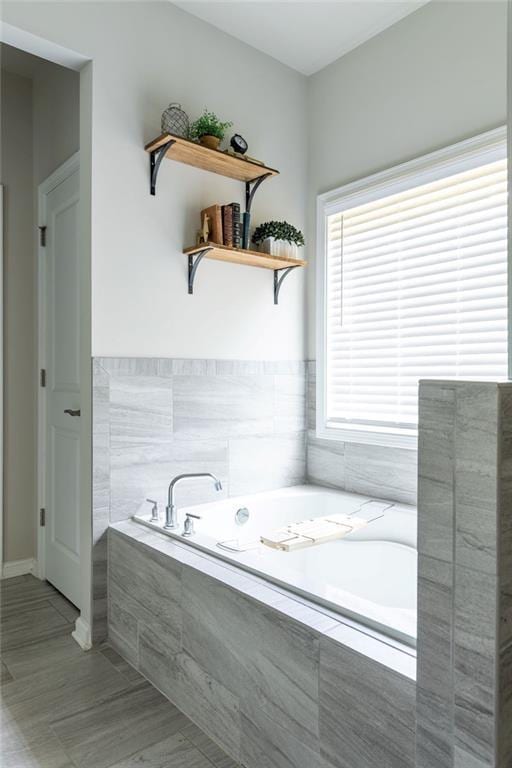 2099 Lakeview Bend Way, Buford, GA 30519 - bathroom featuring a bath
