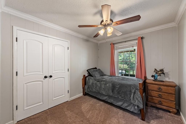 bedroom featuring carpet, a textured ceiling, a ceiling fan, and ornamental molding