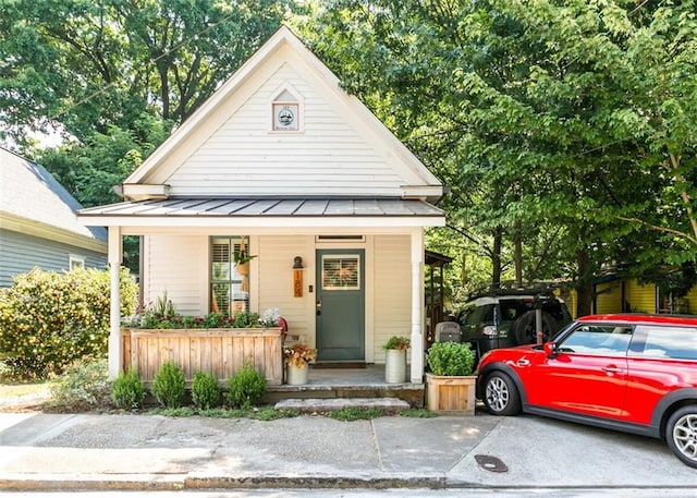 view of front of house featuring covered porch