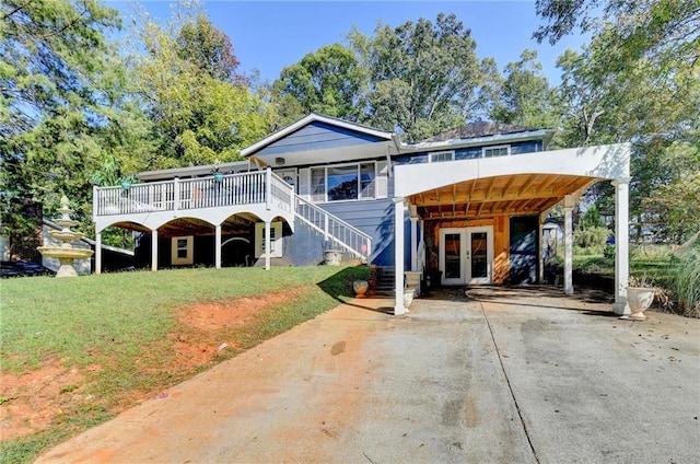 view of front of home with a front yard and a carport