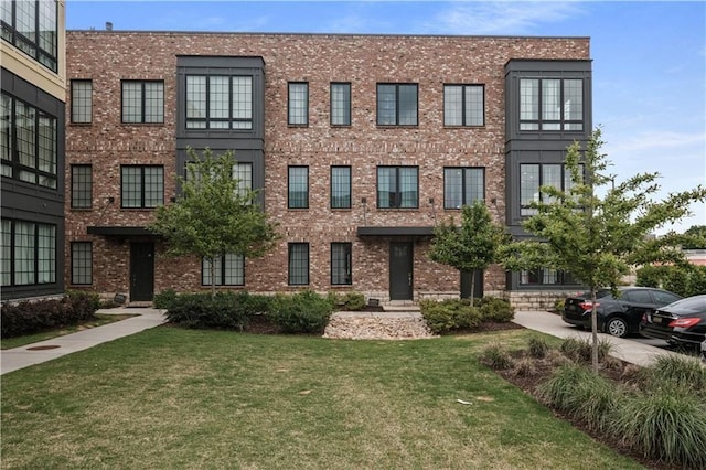 view of front of house with a front yard