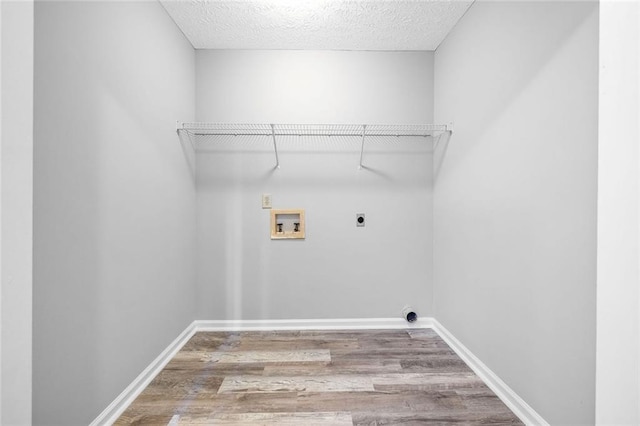 630 River Mill Rd, Bethlehem, GA 30620 - laundry area featuring hookup for an electric dryer, hookup for a washing machine, wood finished floors, a textured ceiling, and baseboards