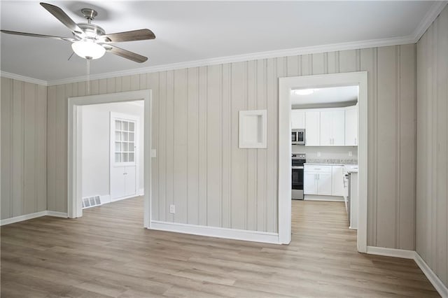 unfurnished living room featuring visible vents, baseboards, light wood-type flooring, ornamental molding, and a ceiling fan