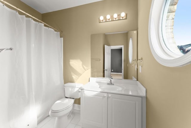 bathroom with toilet, curtained shower, and vanity