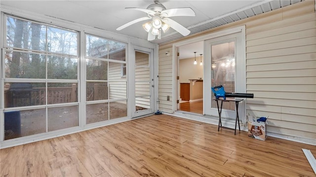 sunroom / solarium featuring ceiling fan