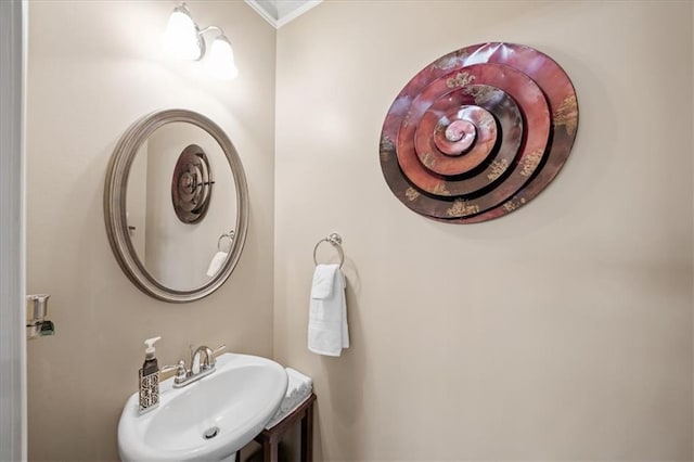 bathroom featuring a sink