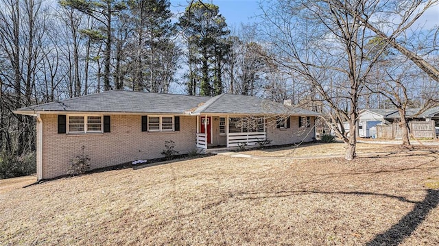 single story home featuring a front lawn